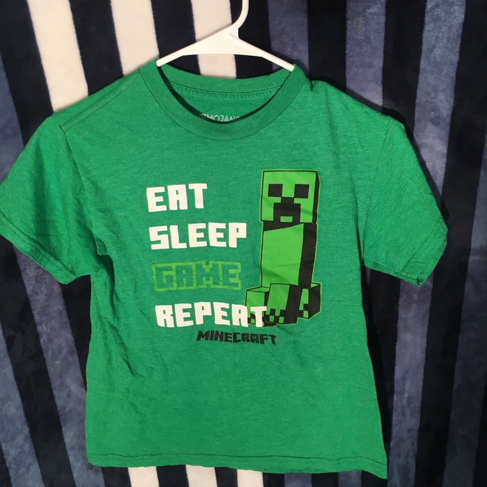 Minecraft “Eat, Sleep, Game, Repeat” Green T Shirt - Size Small